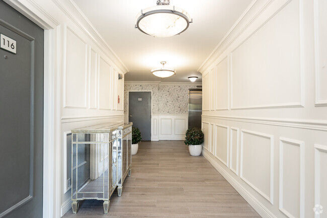Bloom Beverly Hills Image 9