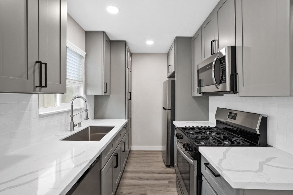 316 Beach Apartments Image 3