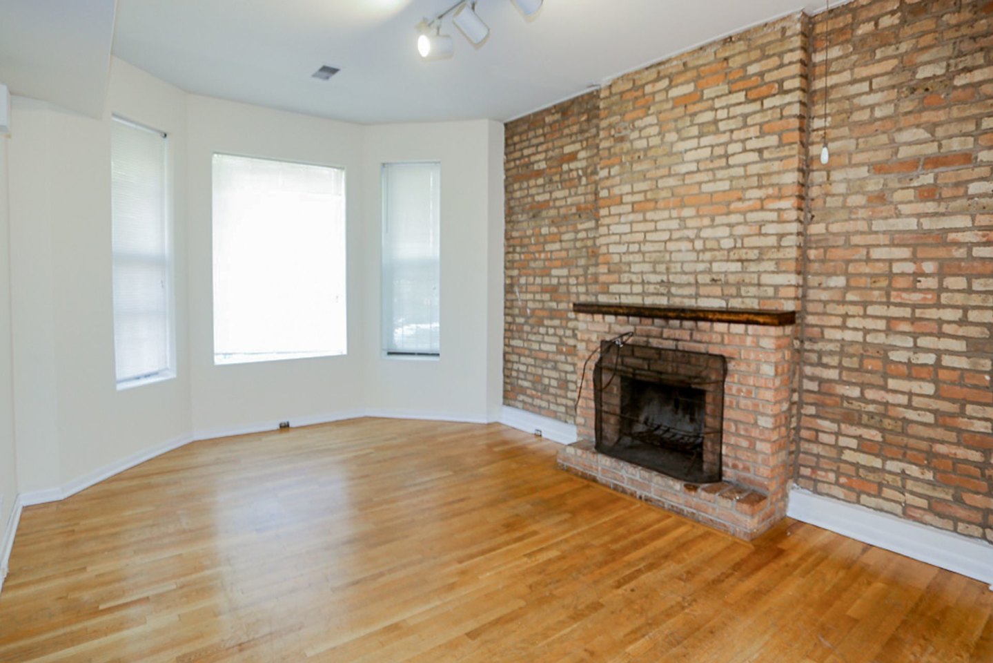 933 W Fletcher Image 6
