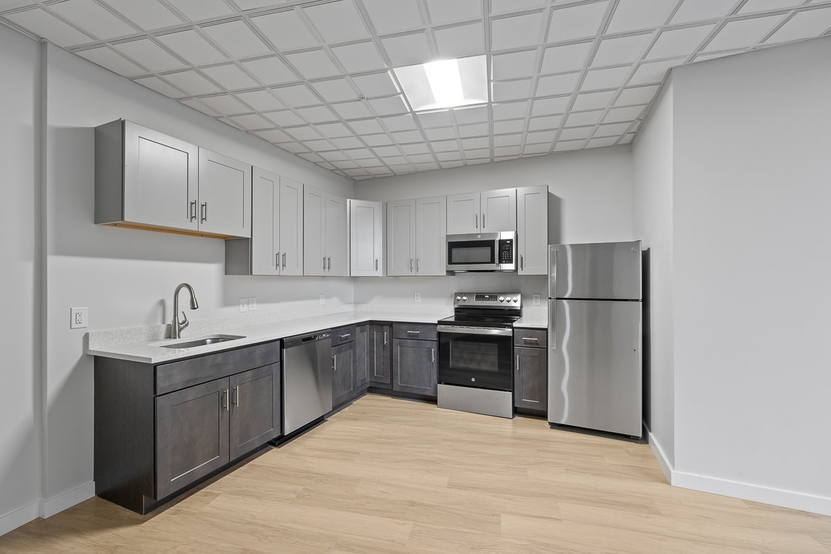 Hampton Plaza Image 15