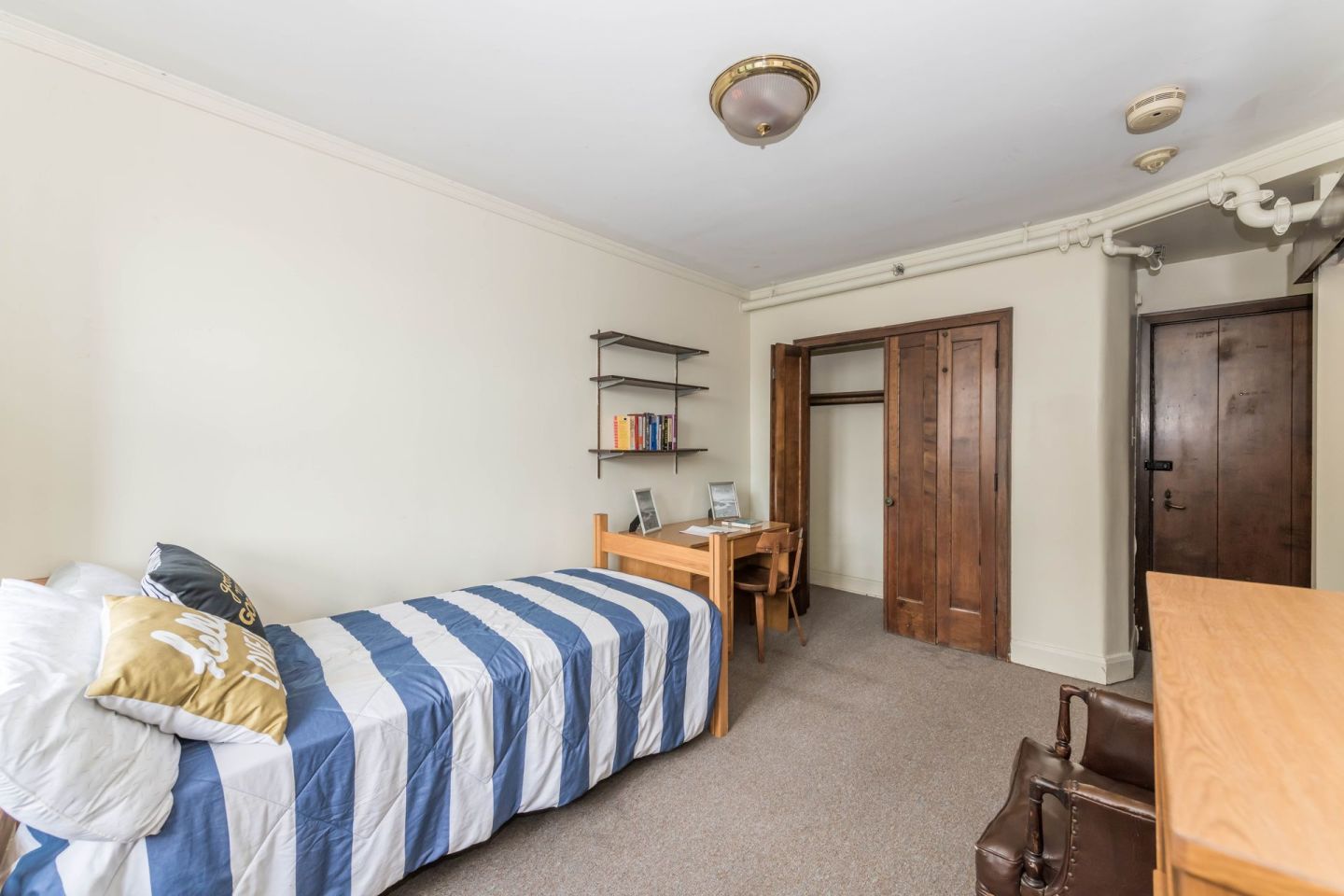Co Living- 5748 Blackstone Image 16