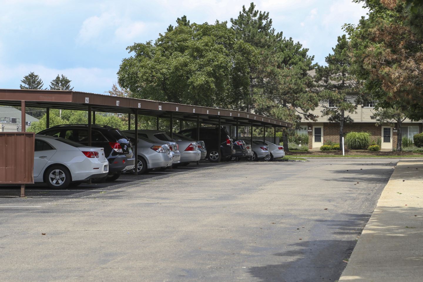 Village Club of Rochester Hills Image 1