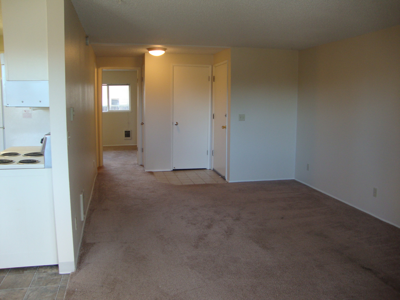 The Courtyard Apartment Homes Image 4