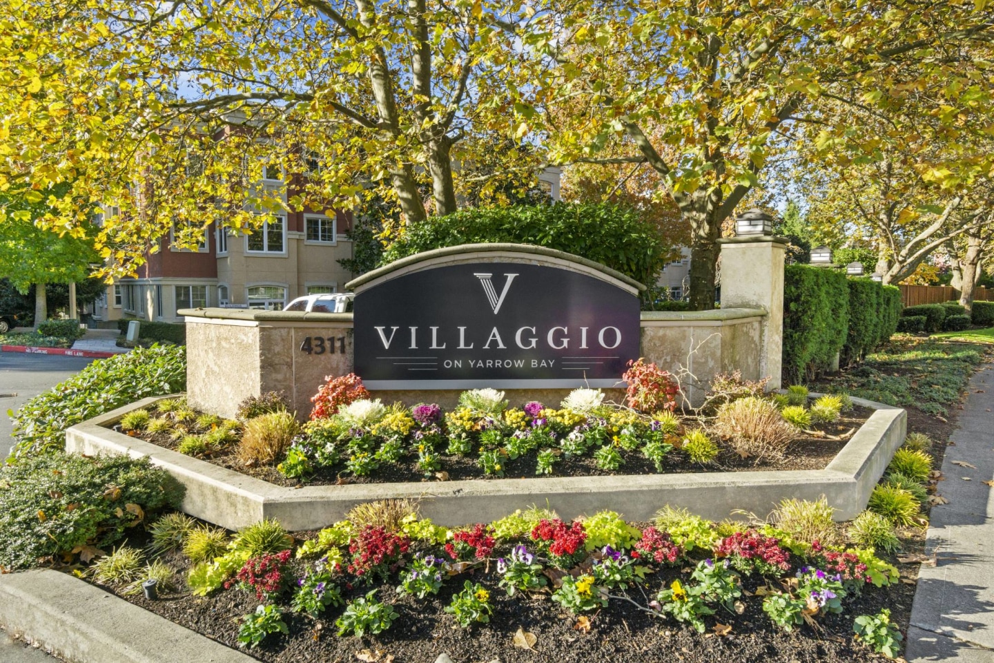 VILLAGGIO ON YARROW BAY Image 36