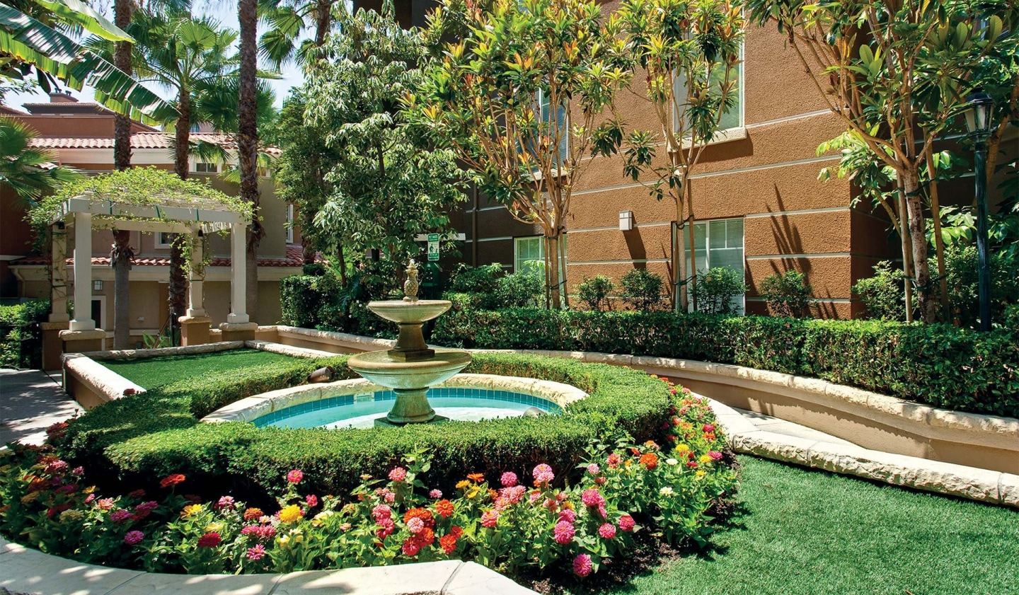 Villas at Park La Brea Image 22