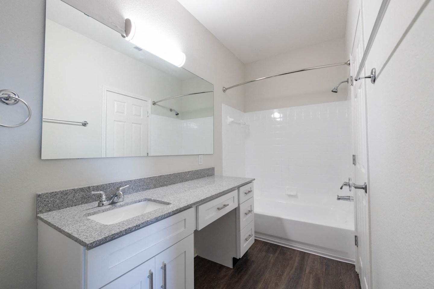 Center Point Apartments Image 8