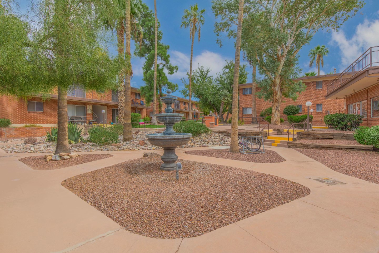 Country Club Apartments Image 21
