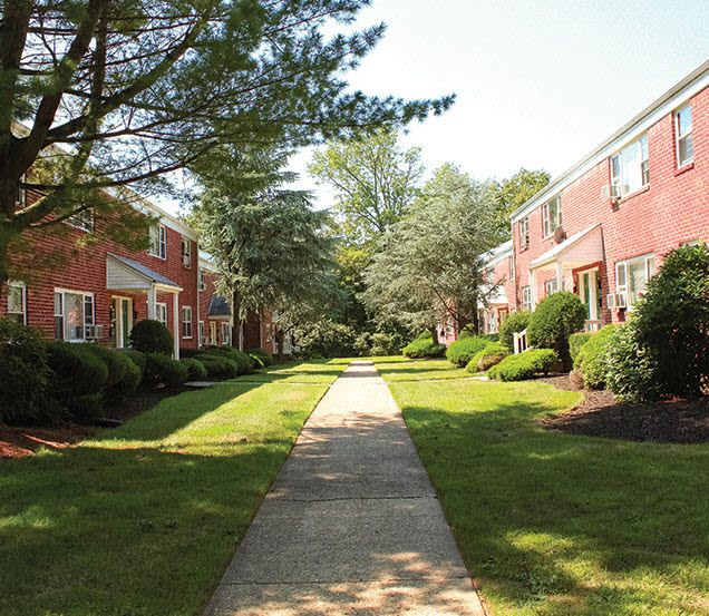 Woodbridge Apartments Image 3