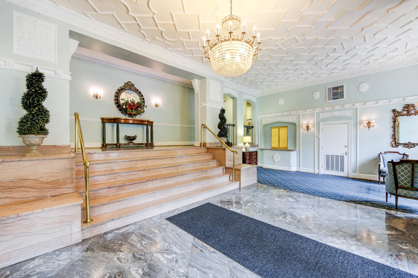 The Frontenac Image 26