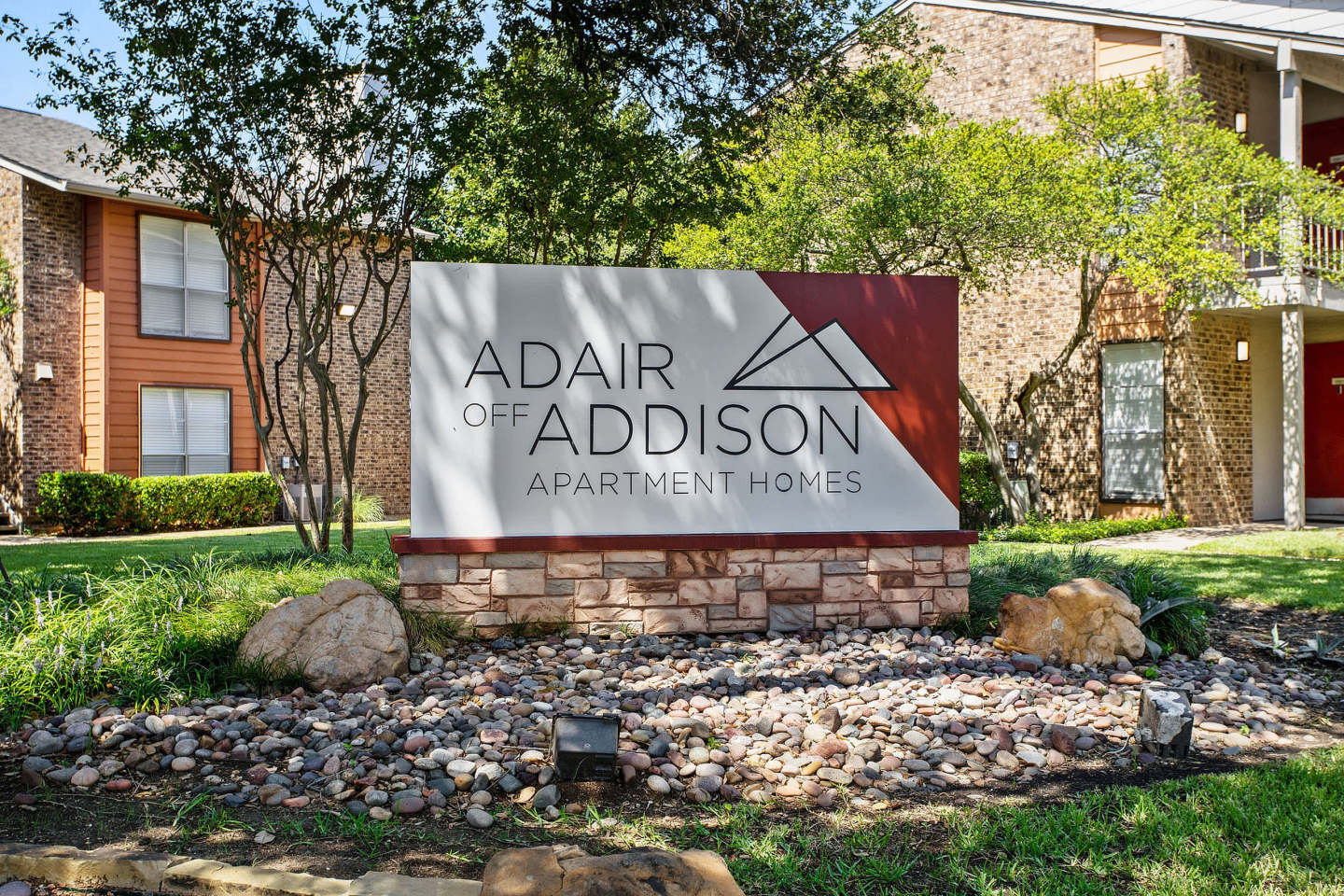 Adair Off Addison Image 3