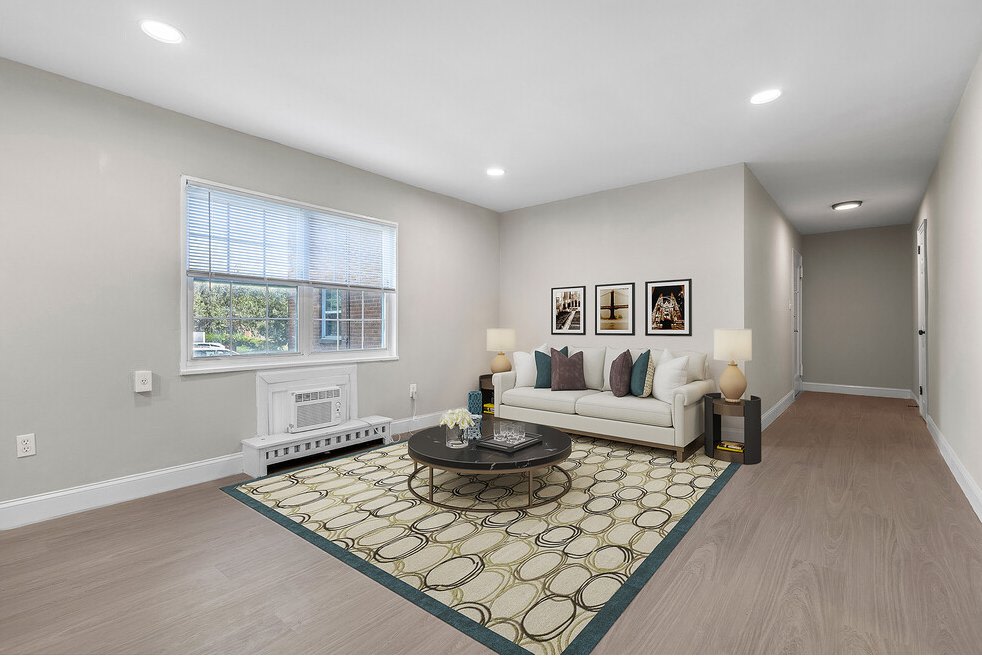 Laurel Court Apartments Image 3