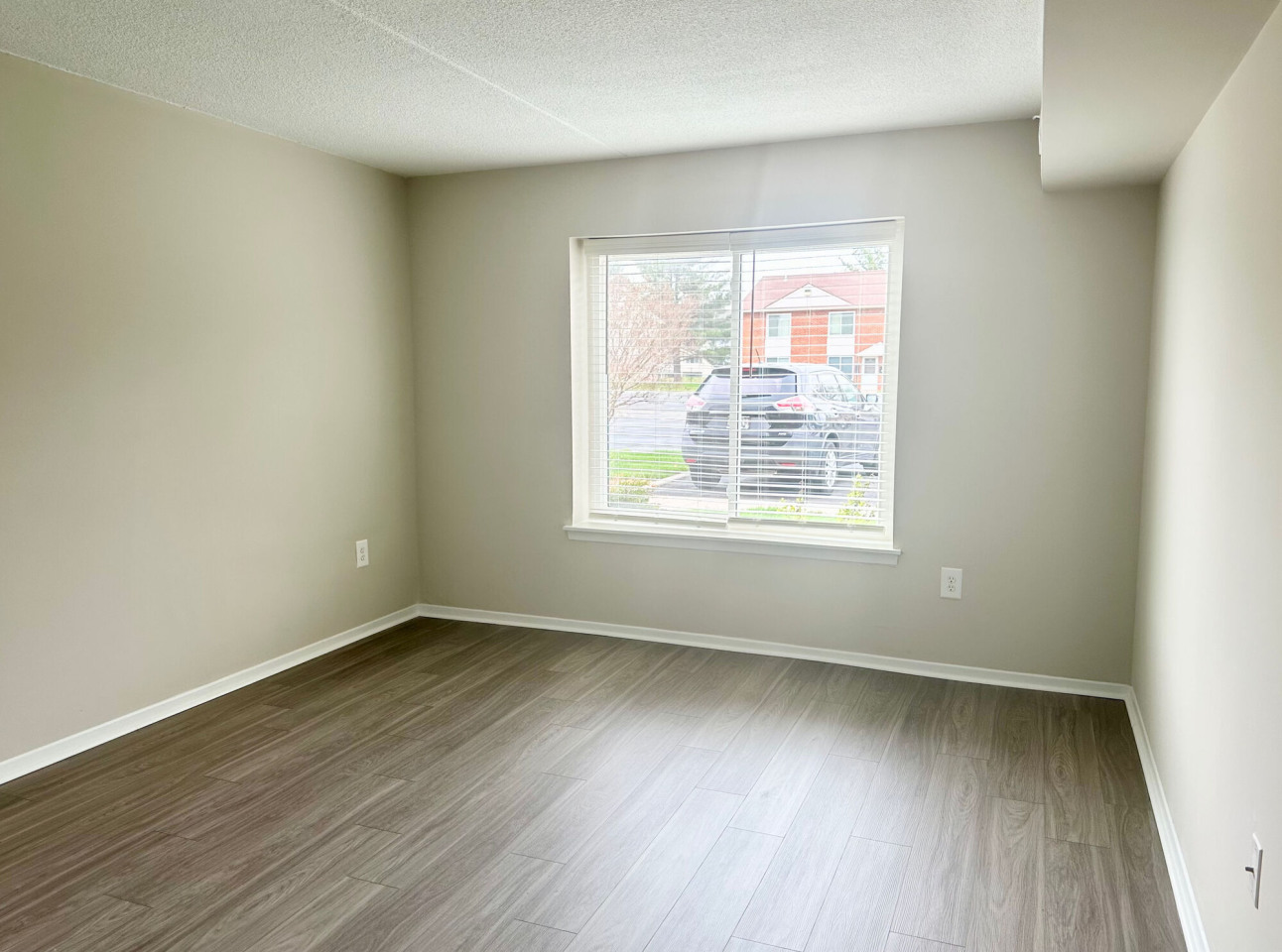 Lakeside Apartments Image 9