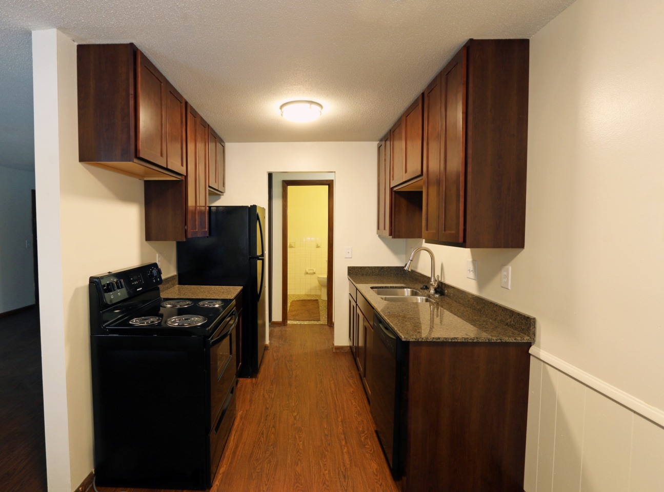 Apache Manor Apartments Image 7