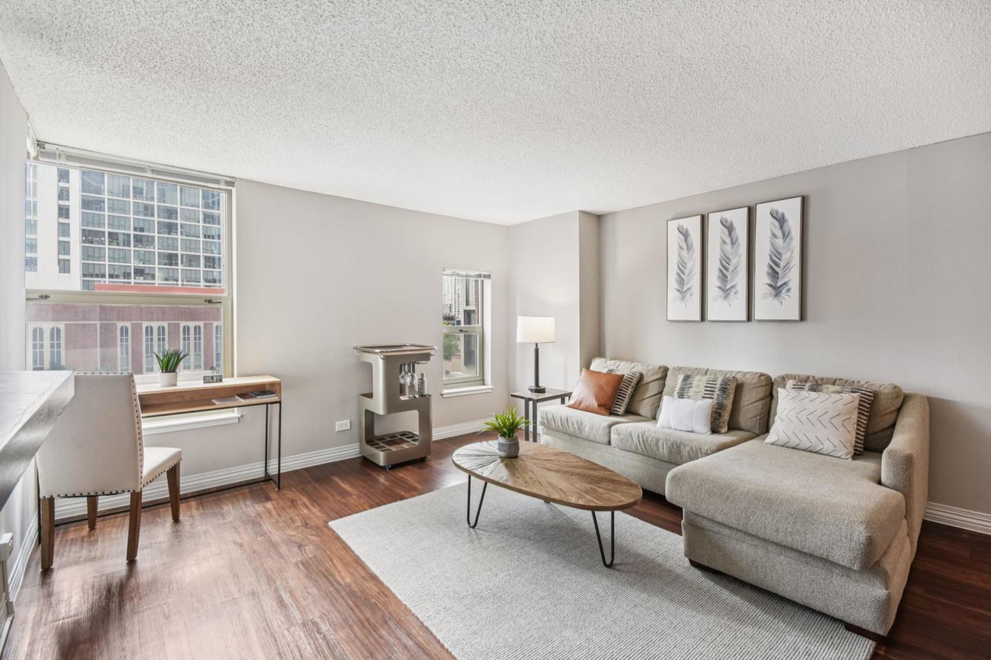 100 West Chestnut Apartments Image 5