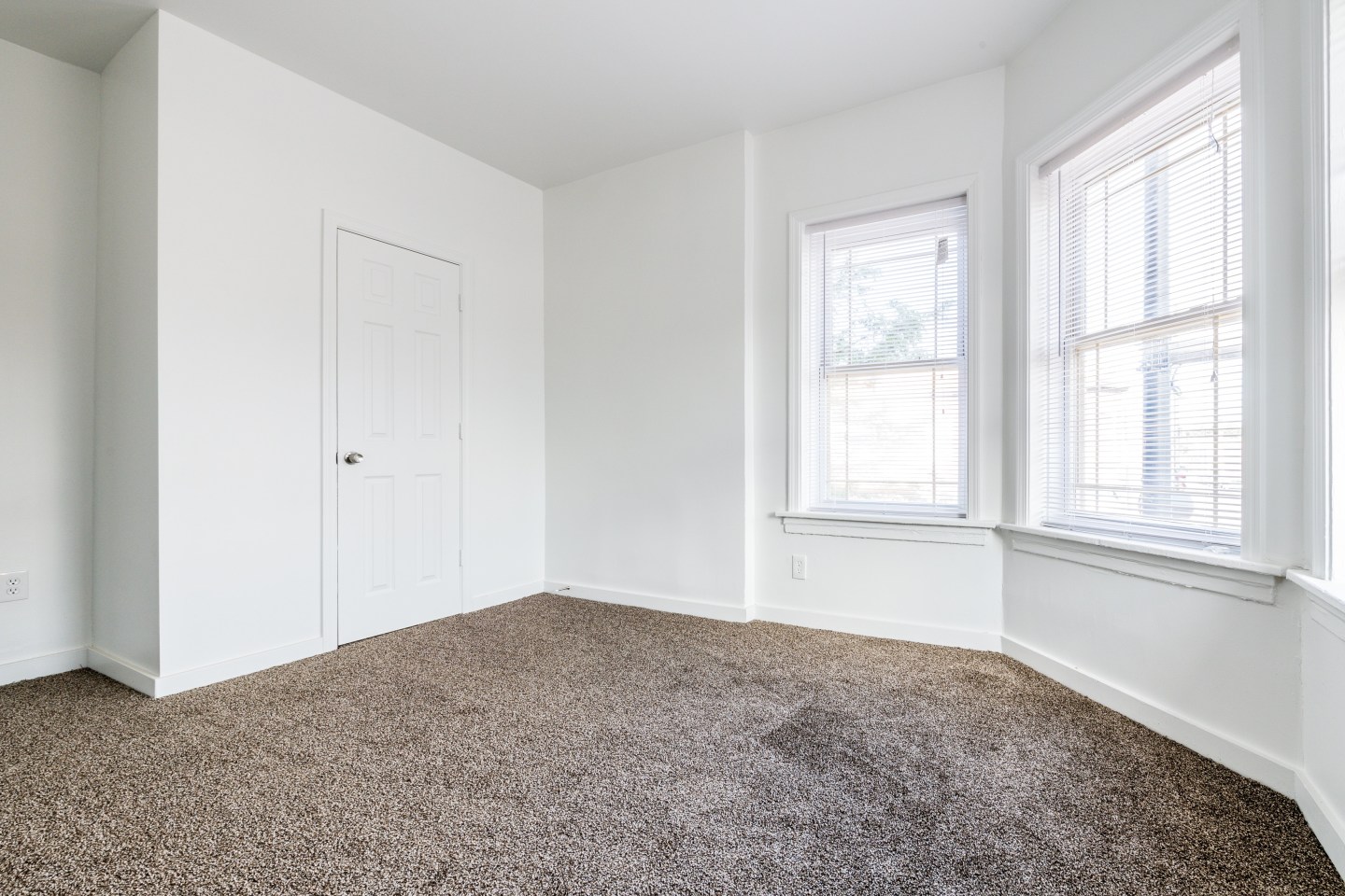 5749 W Chicago Image 9