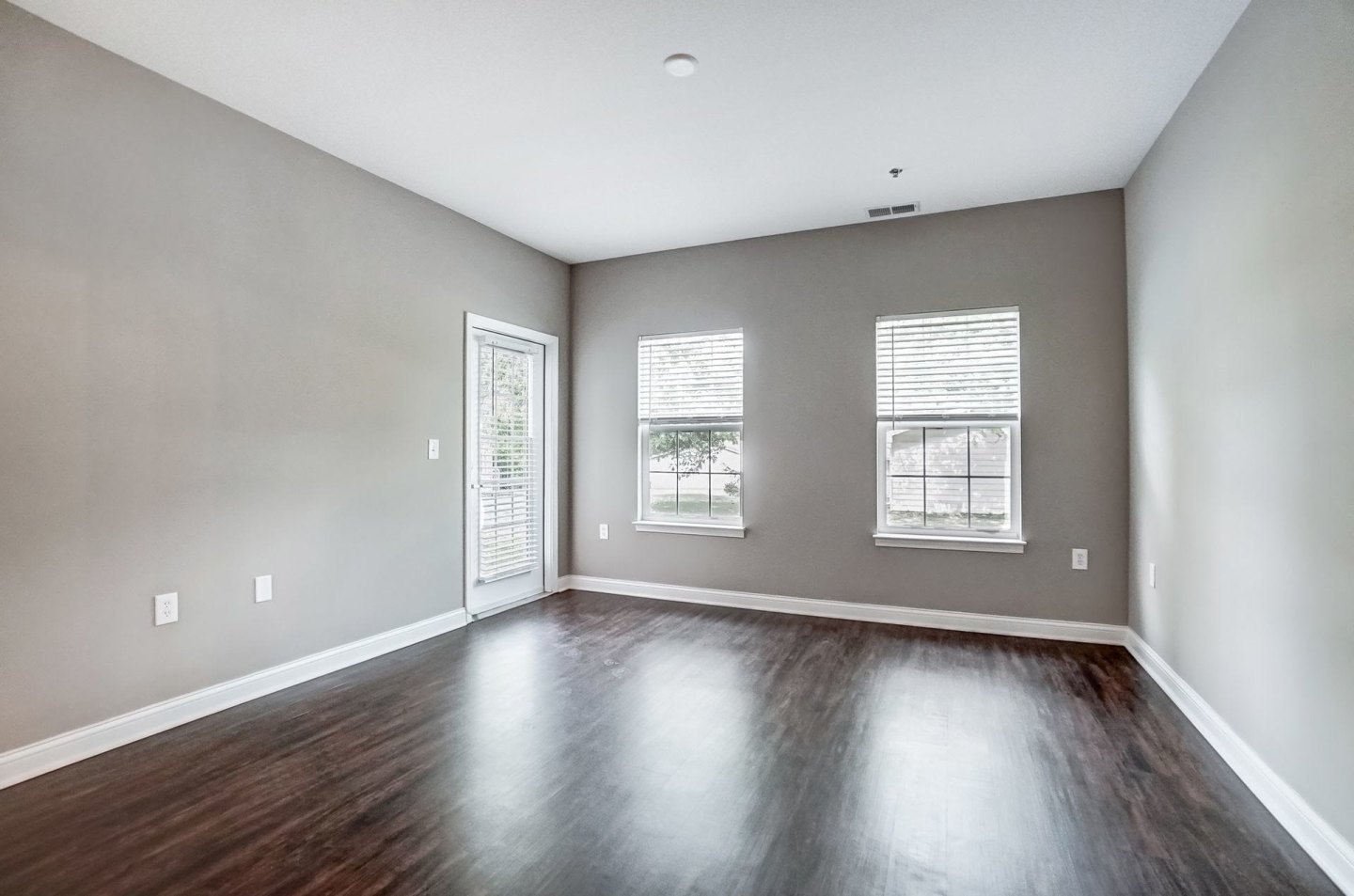 Premier Flats Image 12