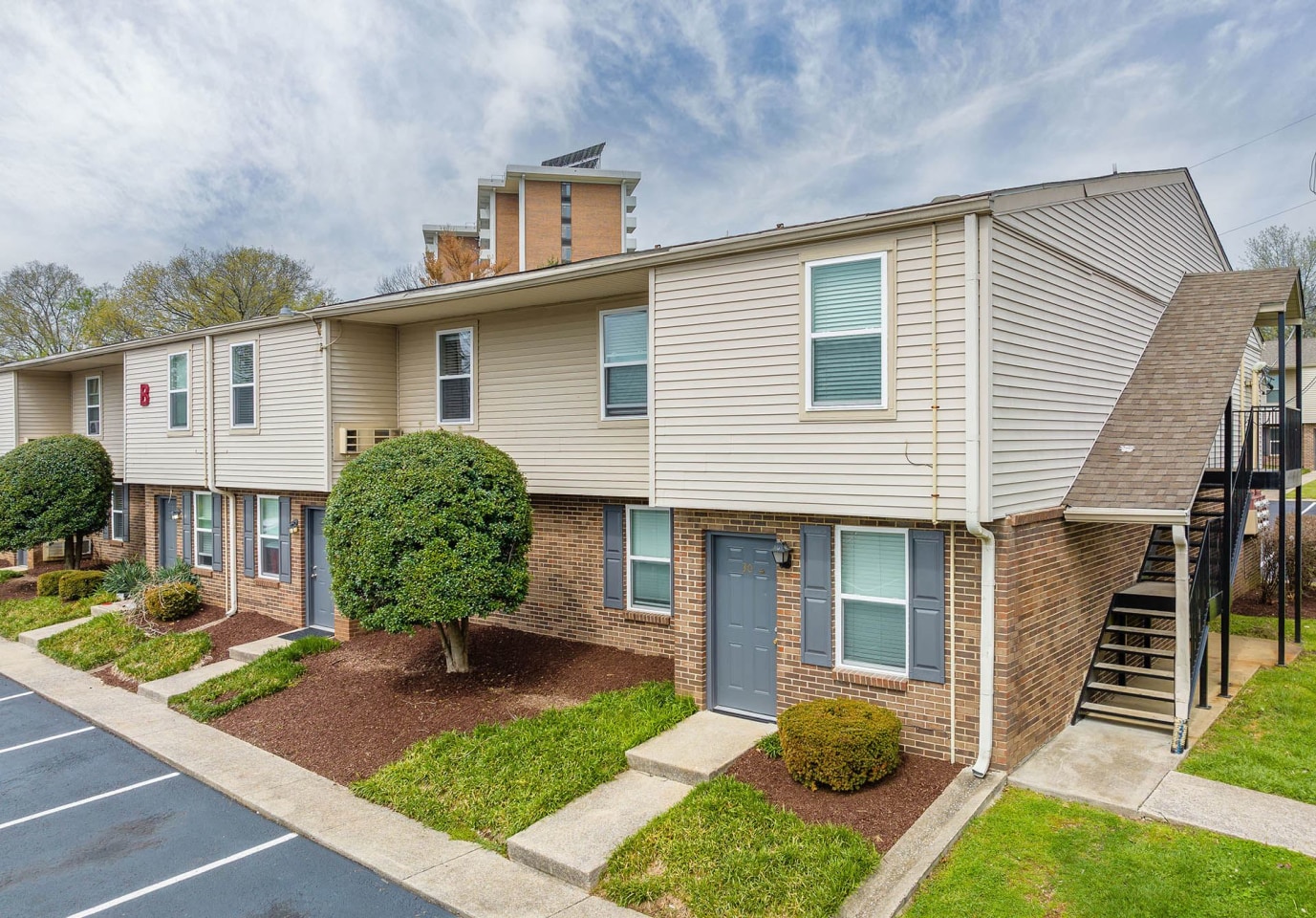 Dupont Avenue Apartments Image 1