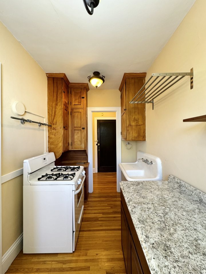 2545 Garfield Image 10