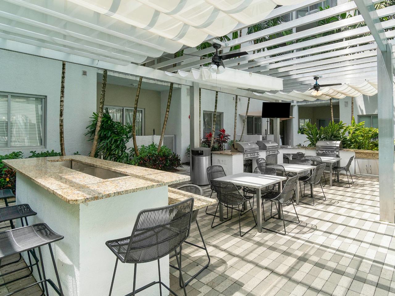 Pearl Dadeland Image 27