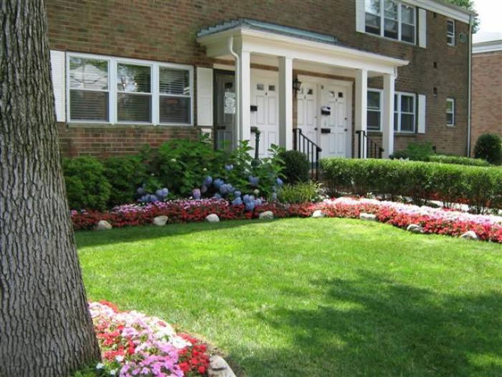 Carlton Club Apartments Image 2