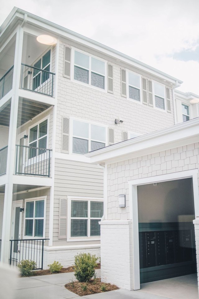 Woodlands Creekside Image 18