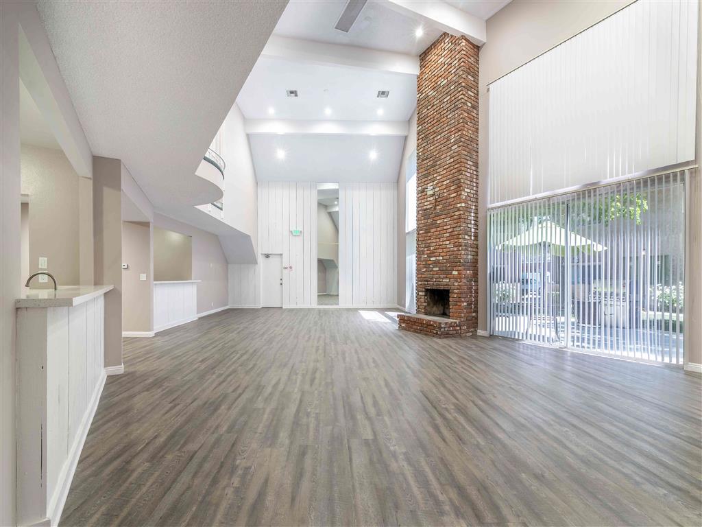 Racquet Club Apartments Image 9