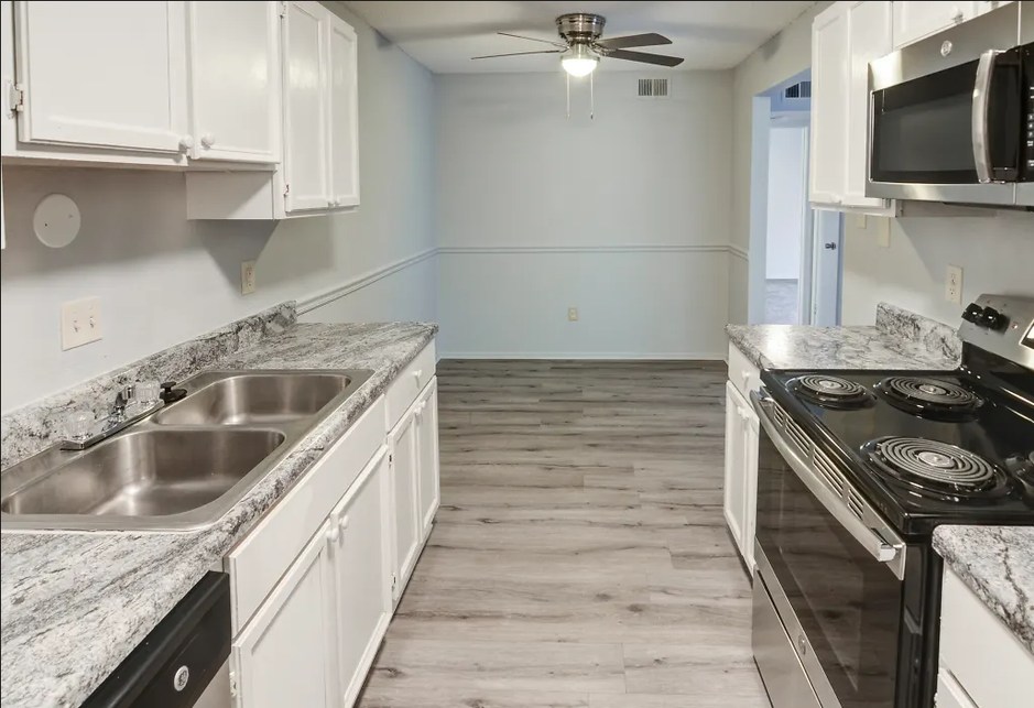 Clearbrook Village Apartments Image 2