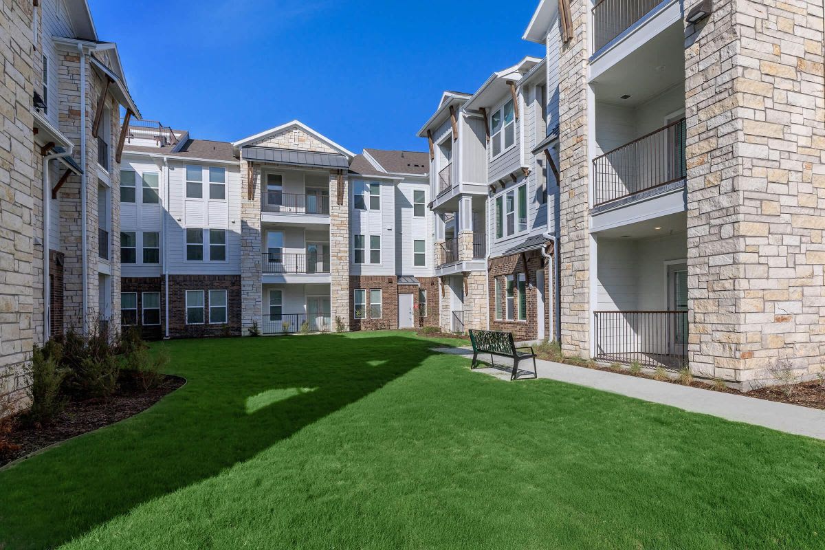 Luxia Rockwall Downes Image 25