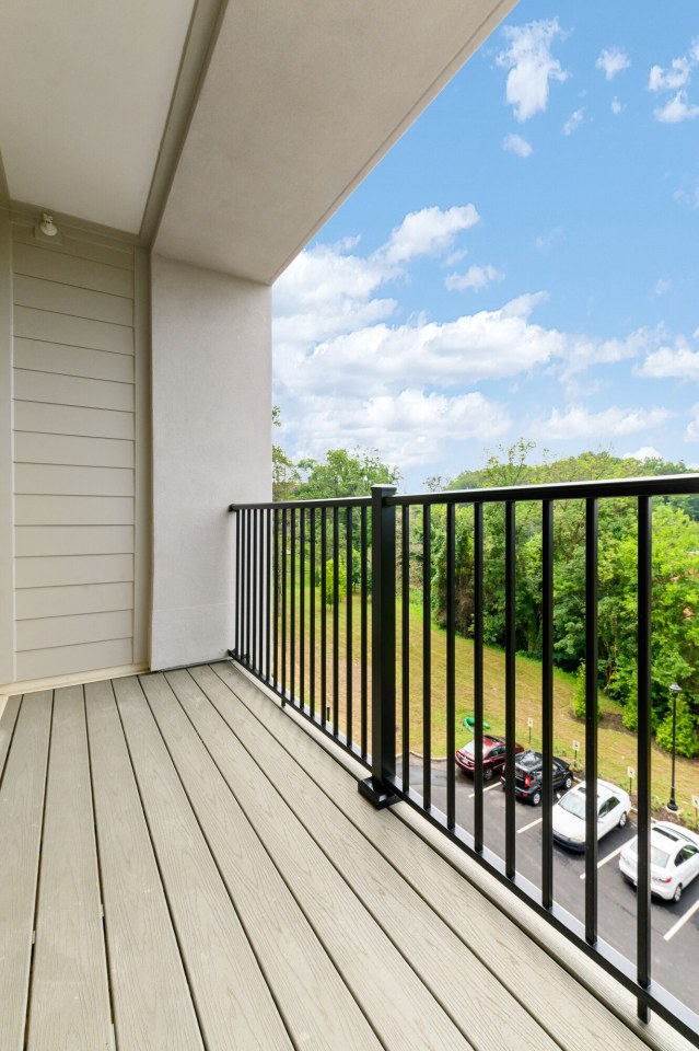 30 Lancaster Image 21