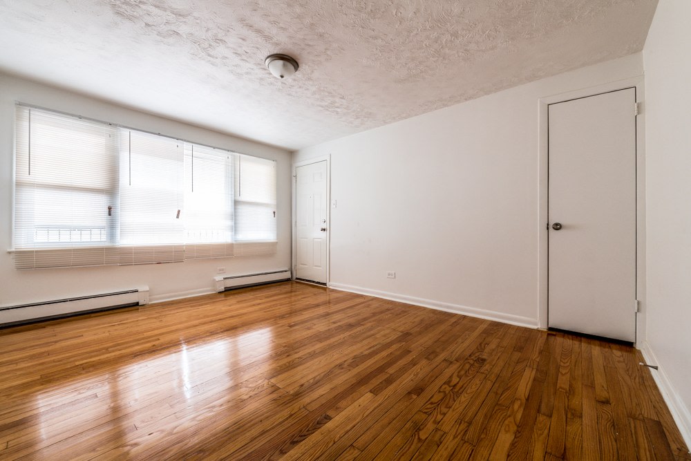 7927 S Ellis Ave Image 3