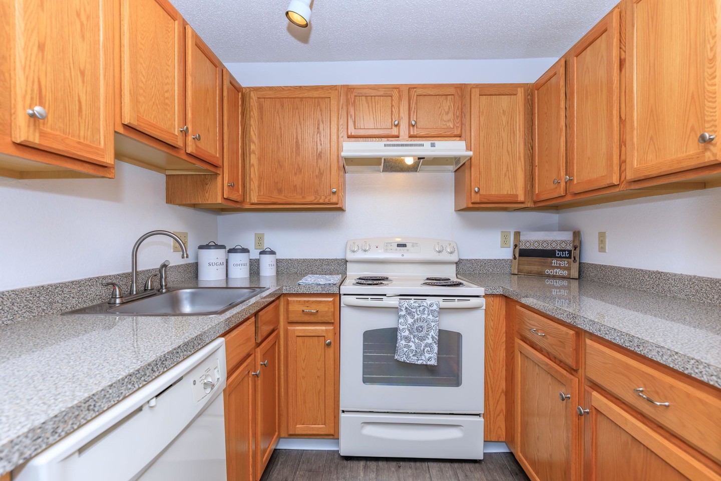 Lakeview Apartments Image 8