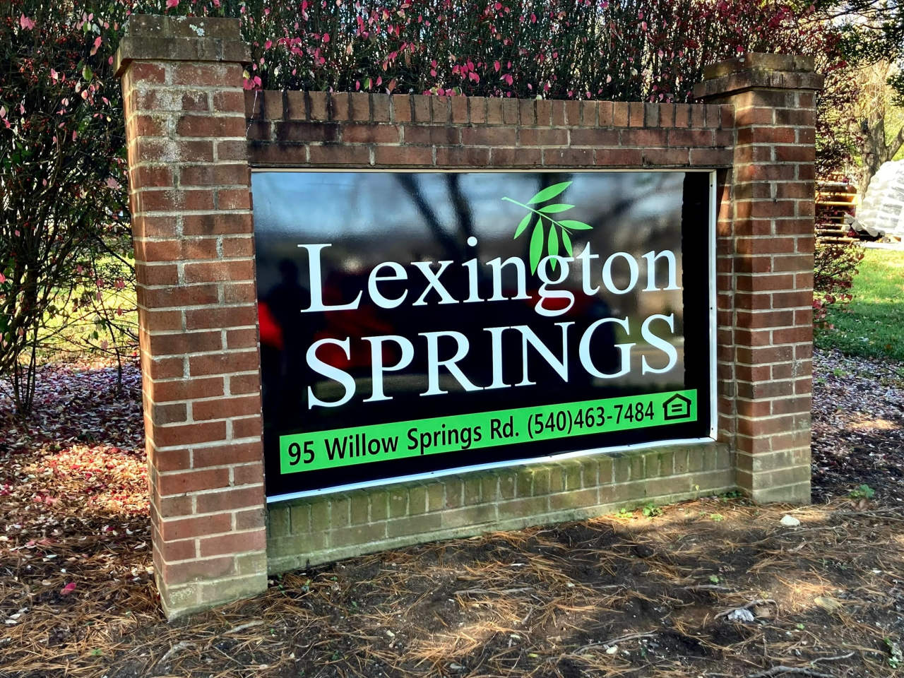 Lexington Springs Apartments Image 2