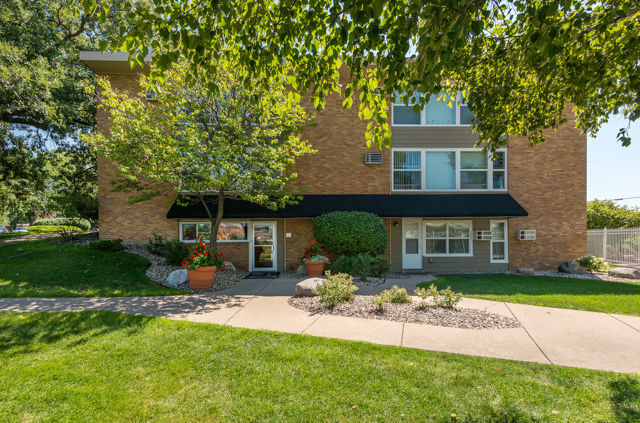 Valley Village Apartments Image 20