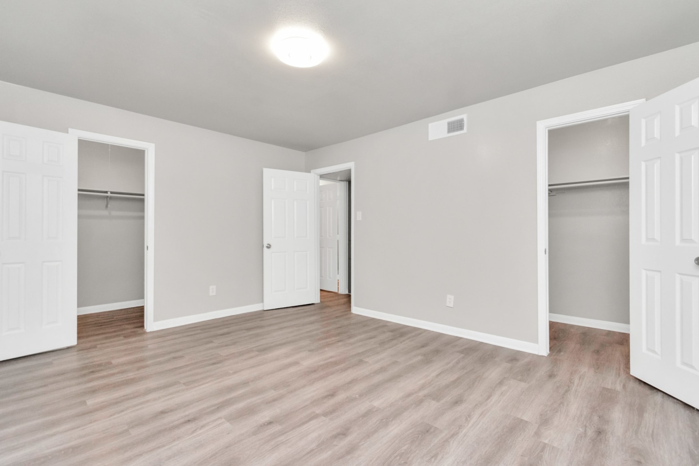 Post Oak Apartment Image 10