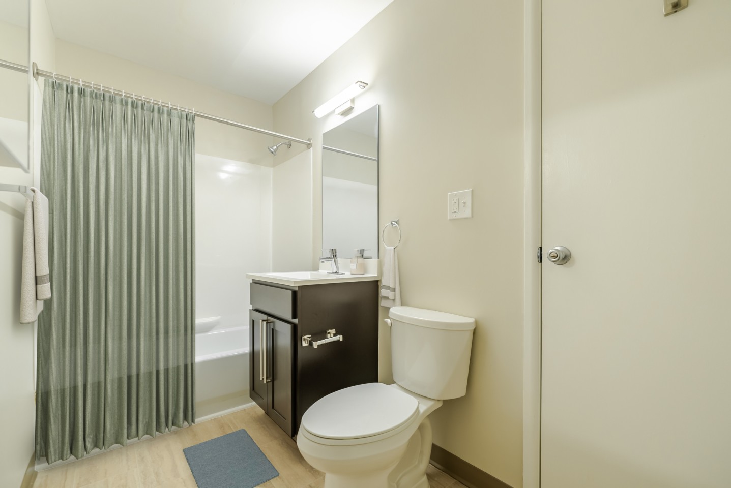 Franklin Manor Apartments Image 6