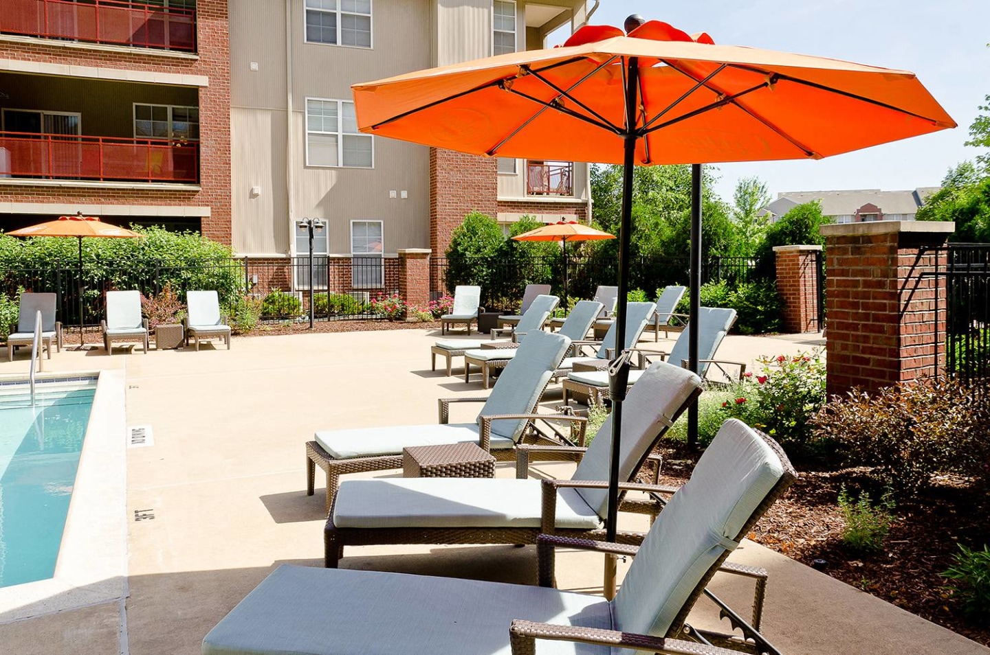 Ovaltine Court Image 13