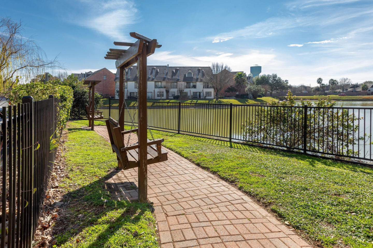 Lakefront Villas Image 6