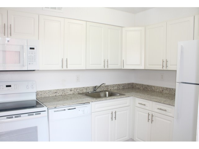 Lago Club Apartments Image 8