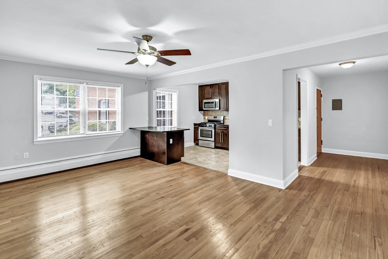 Verona Plaza Apartments Image 2