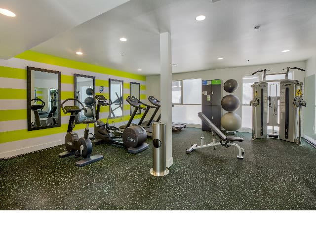 1800 Whitley Image 8