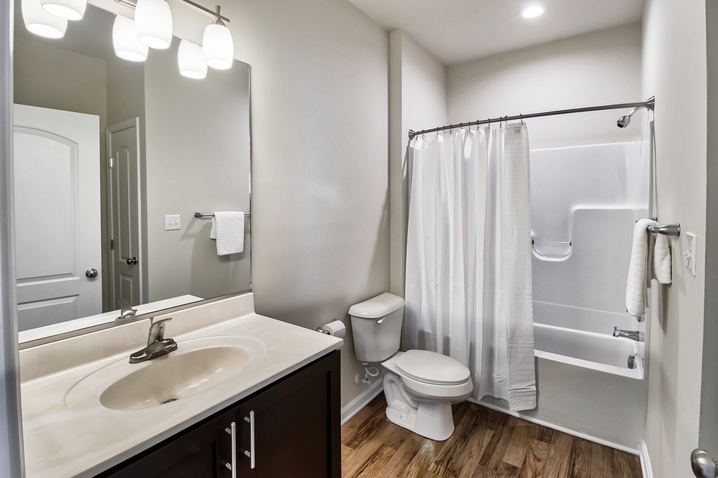 Ocean Aisle Luxury Apartment Homes Image 15