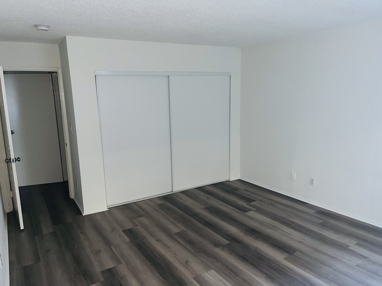 943 Elden Ave, Image 6