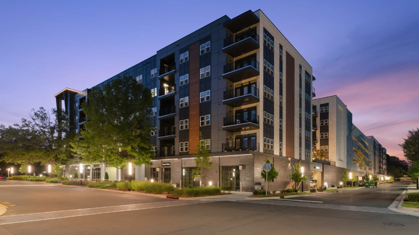 900 Willow Image 6