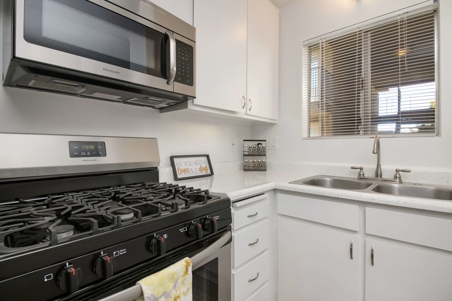 Racquet Club Apartments Image 16