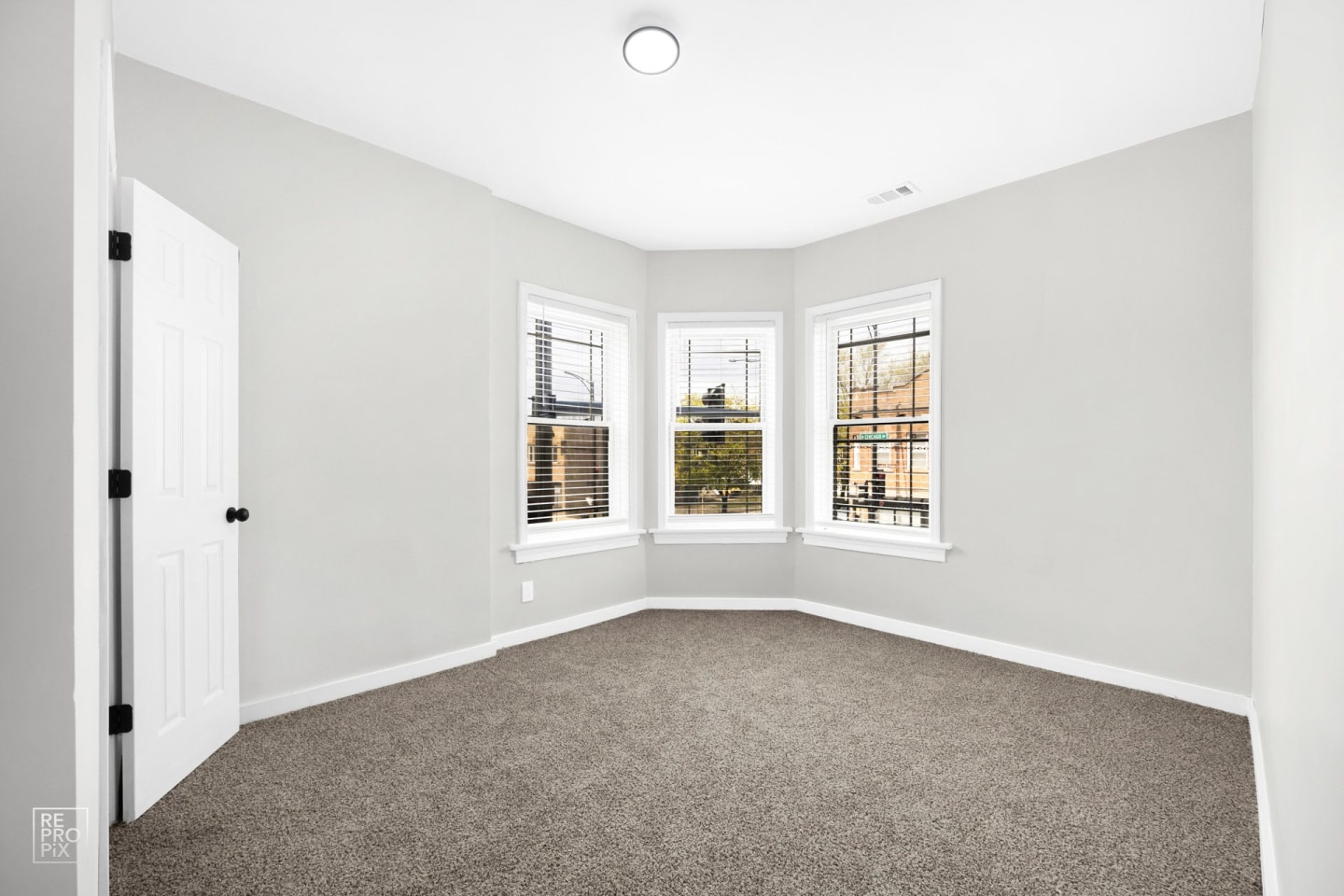 5749 W Chicago Image 14