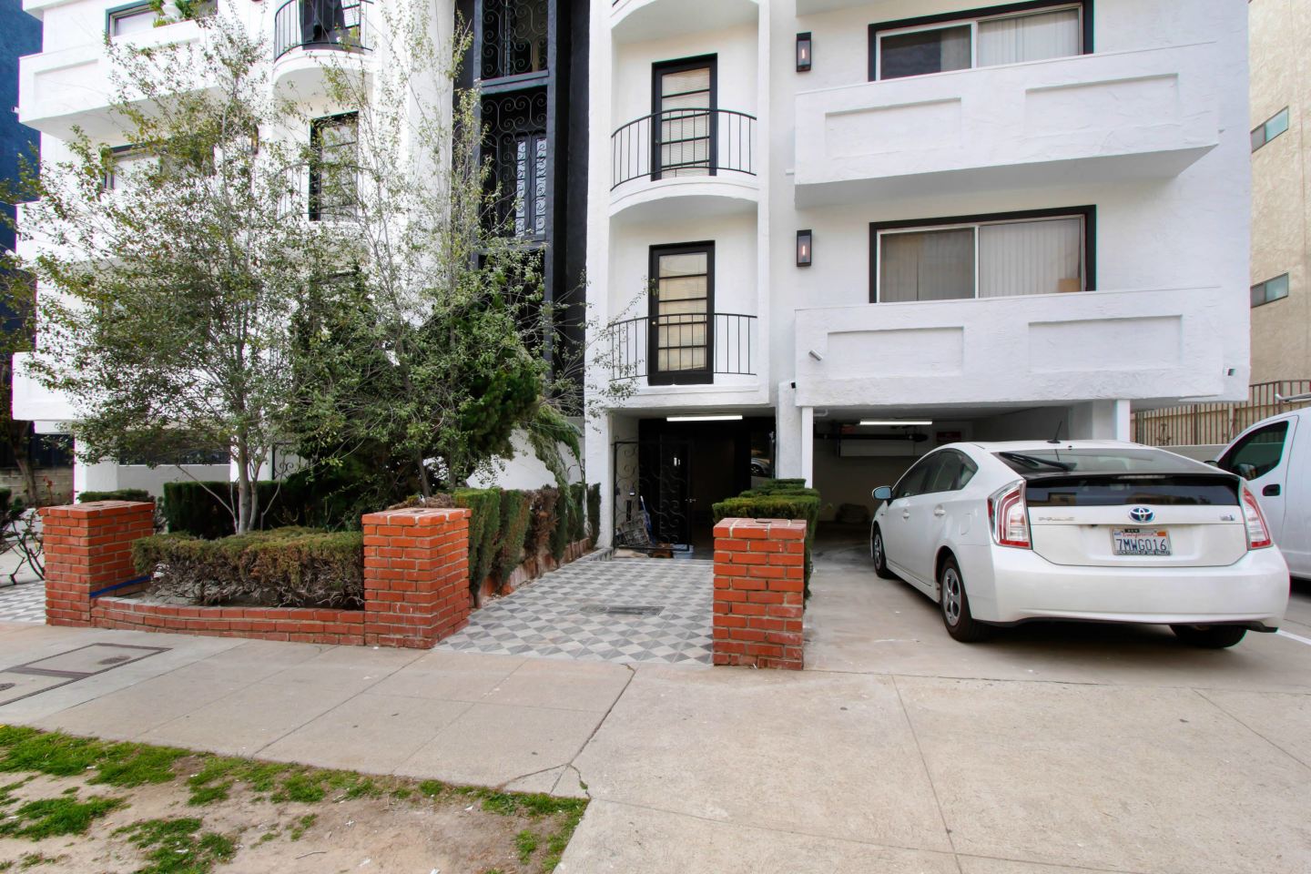 1525 Amherst Ave. Image 10