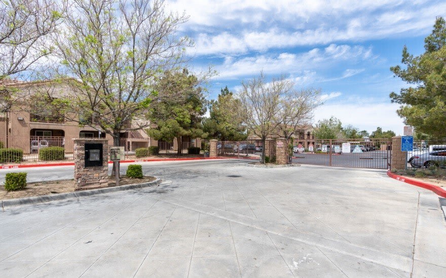 Twin Palm Apartments Image 11
