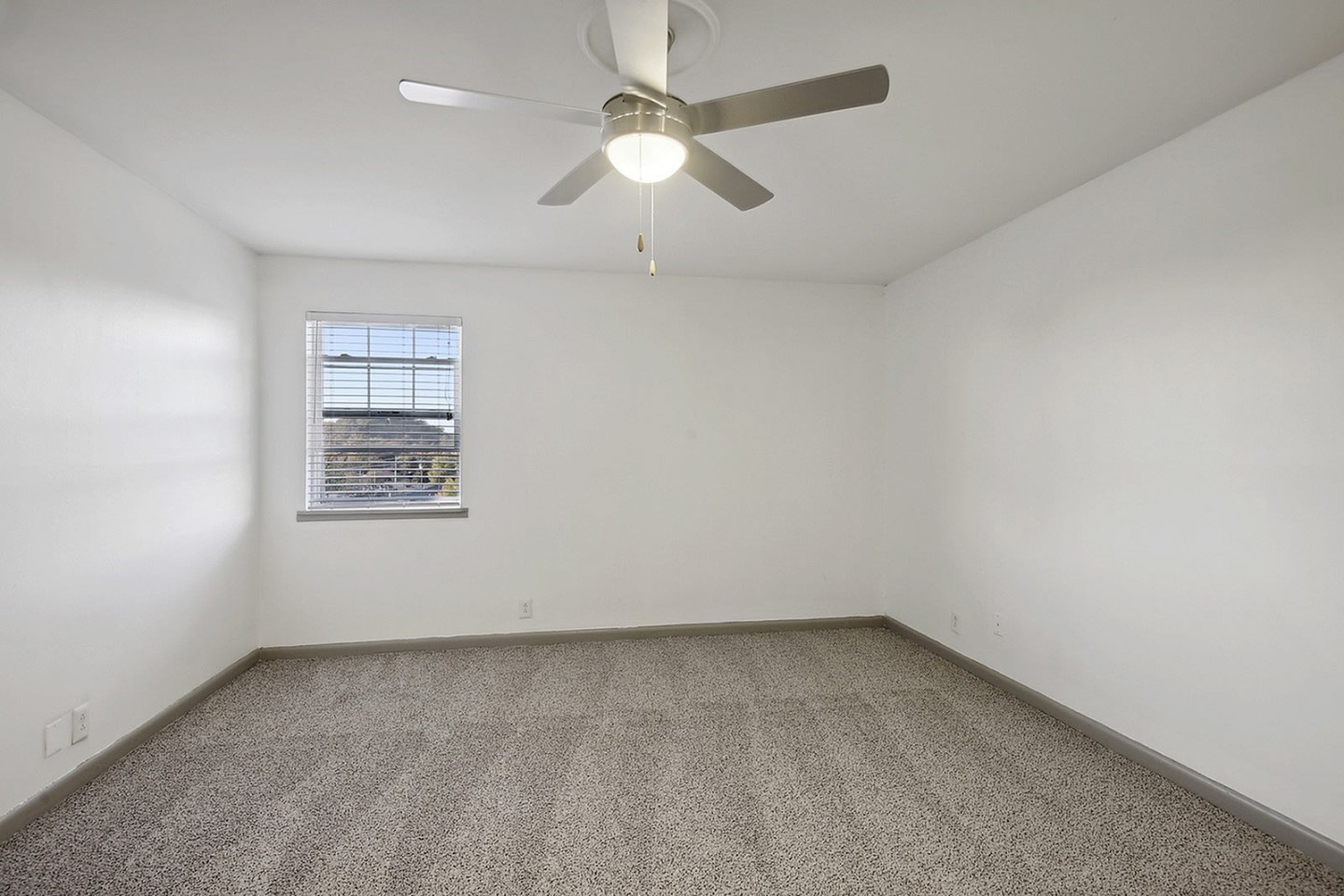 Iroquois Apartments Image 45
