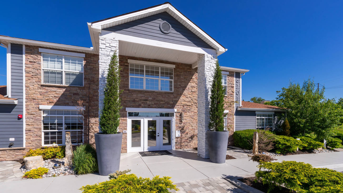 Lenox West Luxury Apartments Image 36