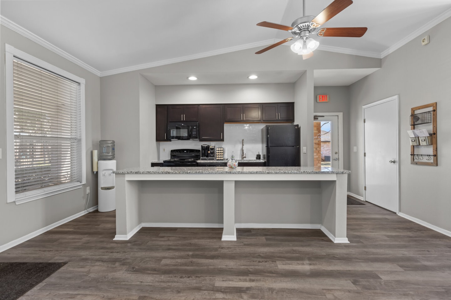 Encino Park Apartments Image 14